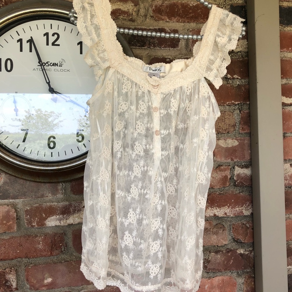 Pinky lace top